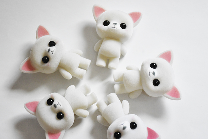 塑胶植绒白猫-景年塑胶 (10)